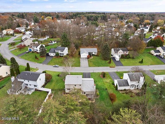 5th image of 615 Minuteman Lane