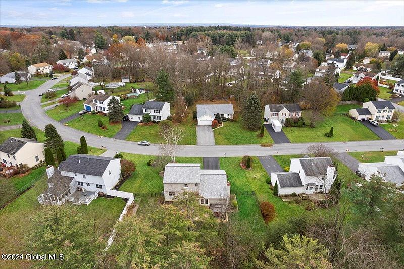 5th image of 615 Minuteman Lane