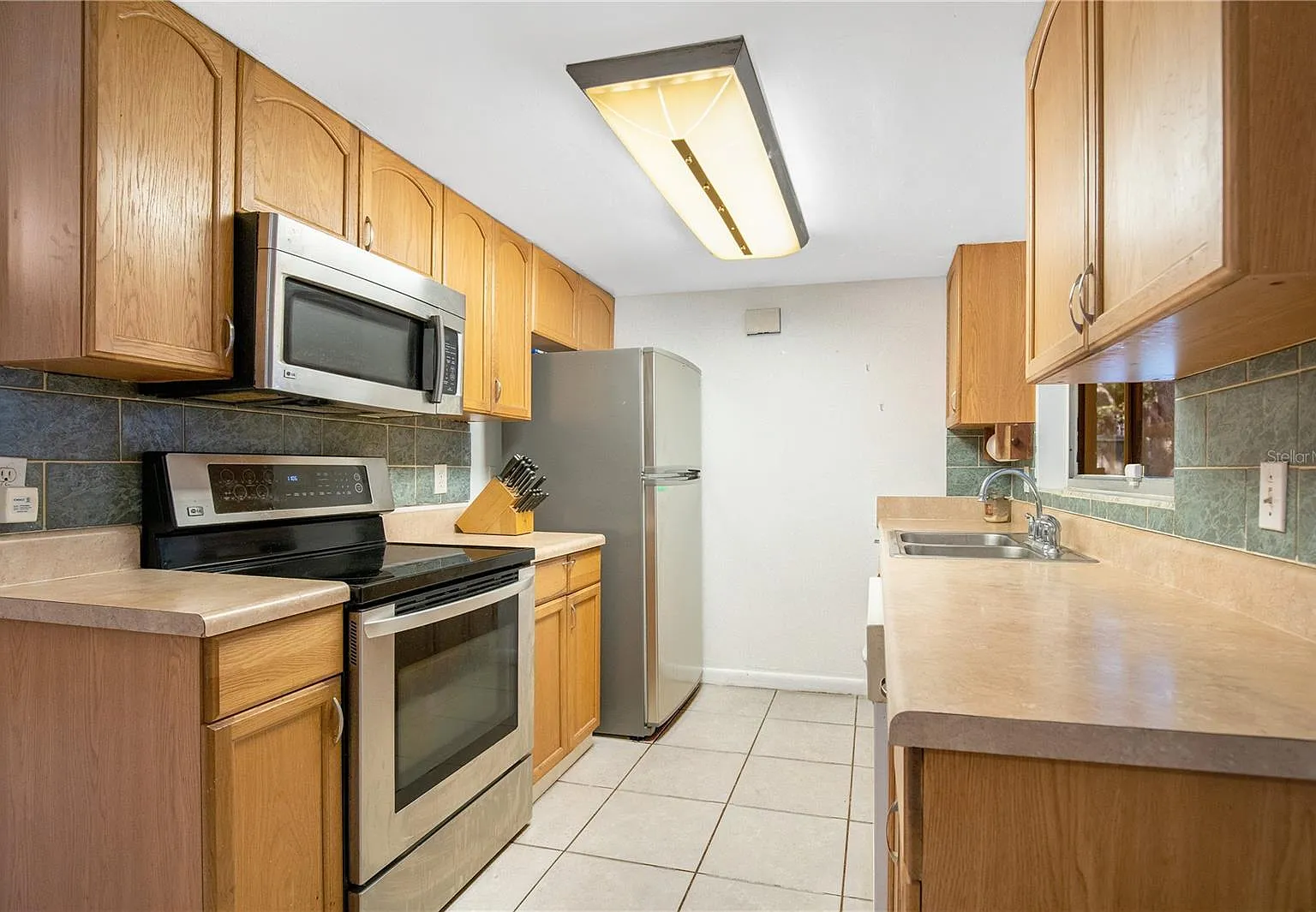 3 bed, 1100 sqft, $2,150 — Photo 3