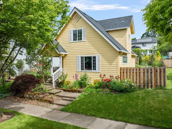 1225 E Foothills Dr, Newberg, OR 97132