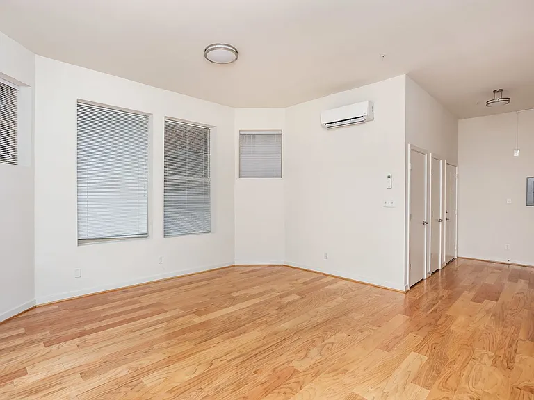 For Rent: Downtown Elegance at 605 Park Ave Your Urban Haven Awaits! — Photo 36