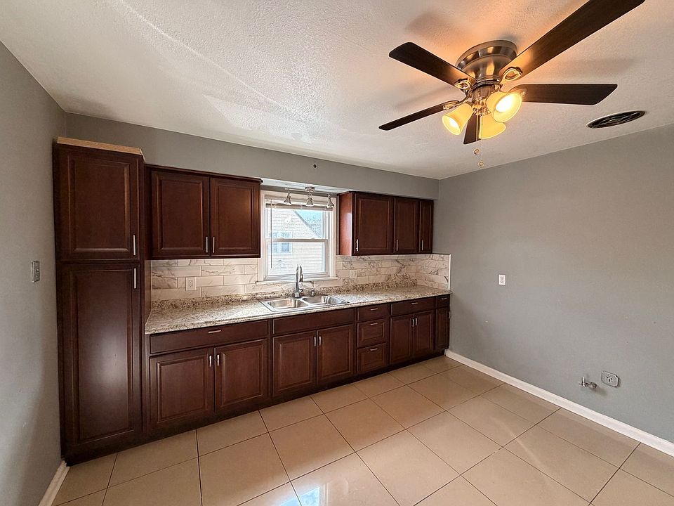 1st image of 5284 N Teutonia Ave