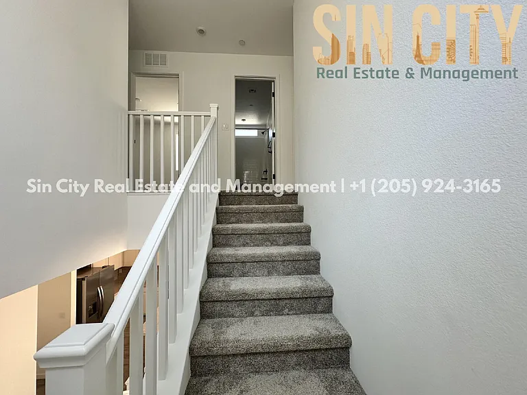 878 Benning St — Photo 11