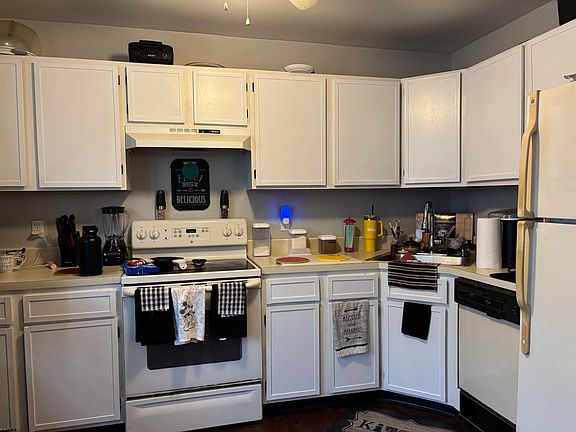 5th image of 3125 Woodlands Dr #27