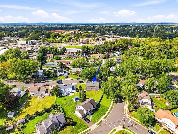 4th image of 9 Meyer Rd