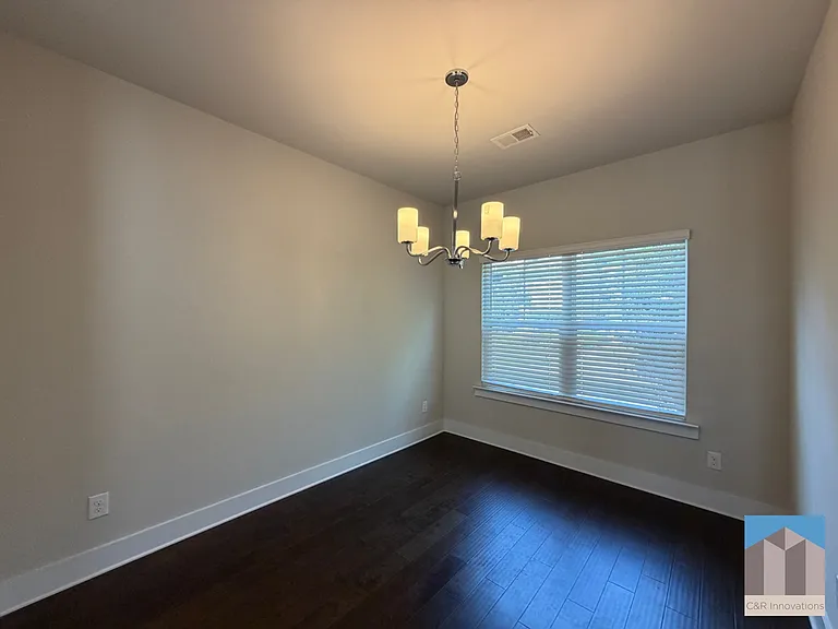 3782 Oxford Cir — Photo 3