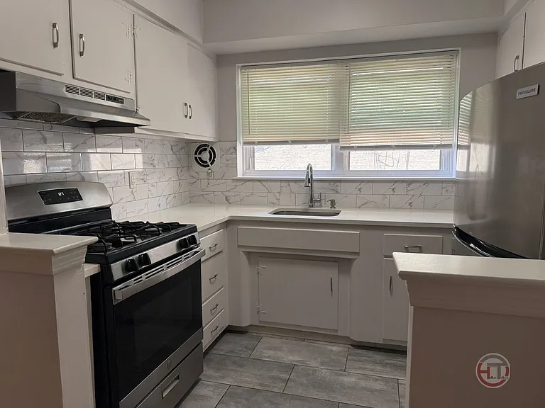 1617 Benson St #1 — Photo 1
