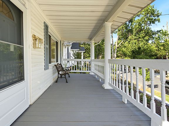 2nd image of 3013 5th St SE