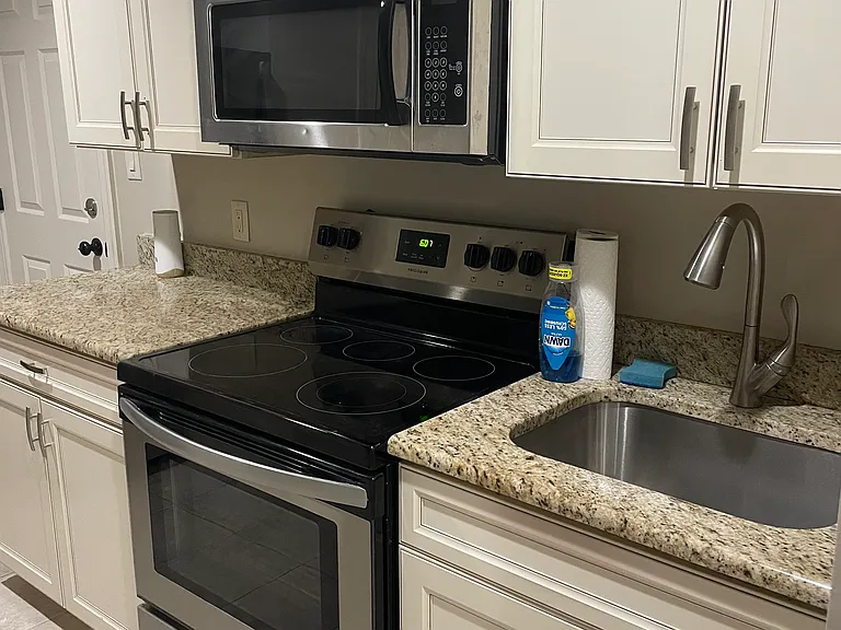 Pampas Cir — Photo 1