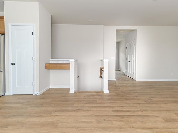 4th image of 6050 Woodbine Dr
