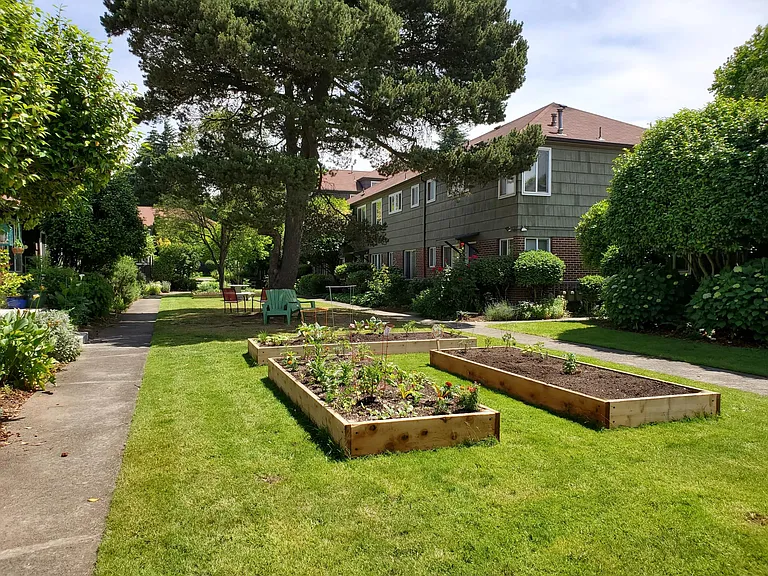 The Lindhurst — Photo 14