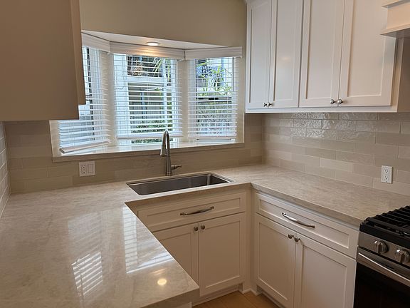 2nd image of 617 W Glenoaks Blvd #617