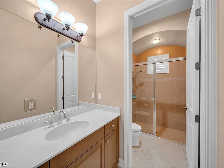 7672 Sussex Ct — Photo 16