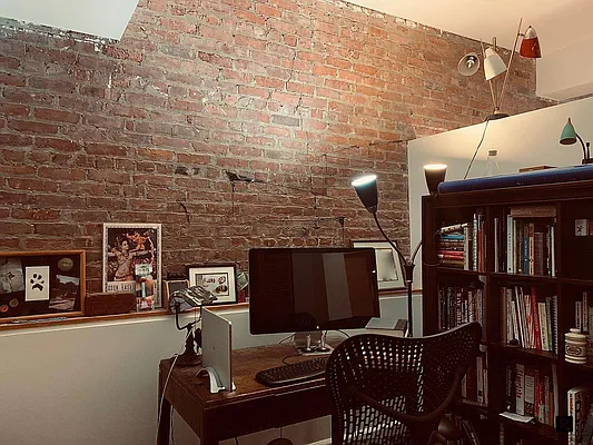 Sold by R New York | media 27