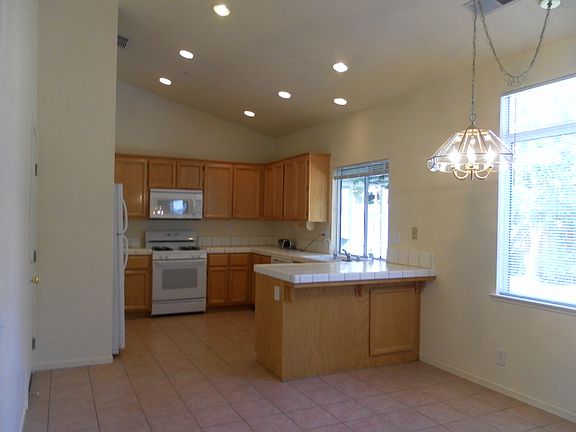 4th image of 987 Campbell Cir