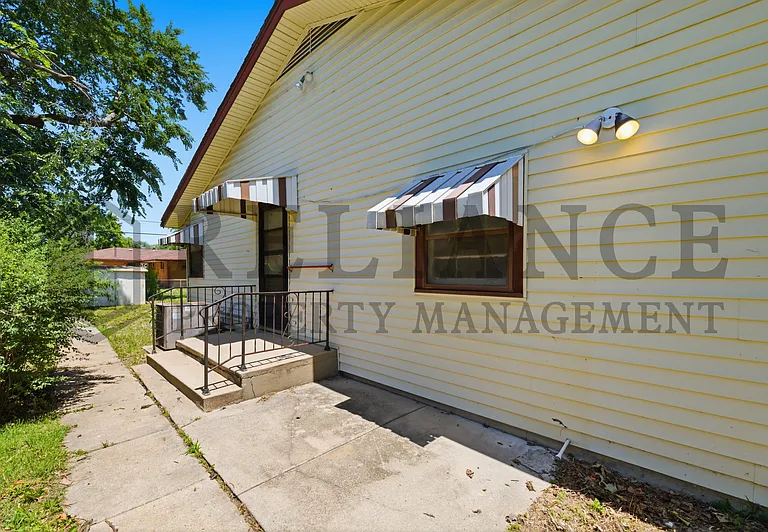 2425 N Marigold Ln — Photo 5