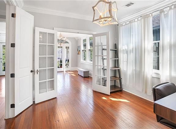 5th image of 4308 Laurel St