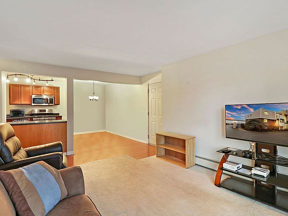 4th image of 211 E Liberty St APT 5