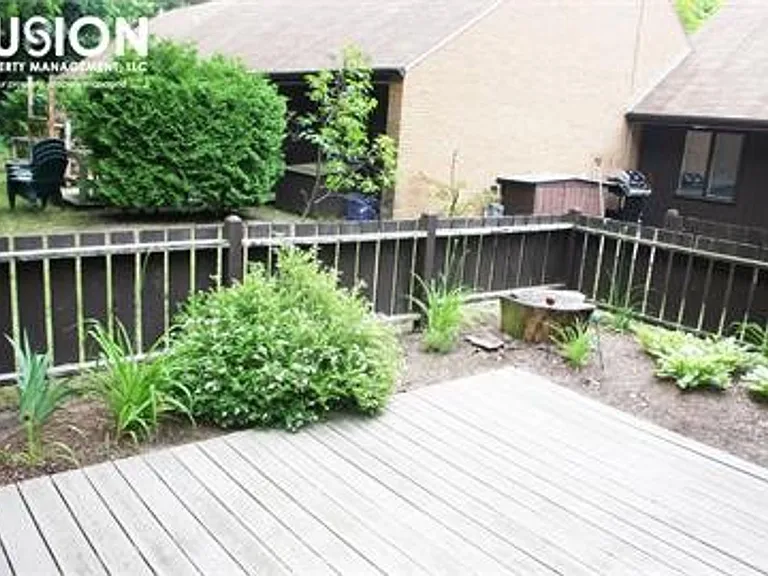 8 Cedar Gln N #1 — Photo 19