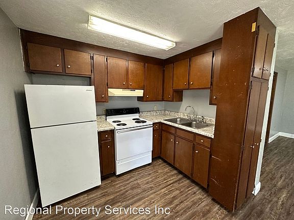 3rd image of 131 1/2 N Franklin Blvd