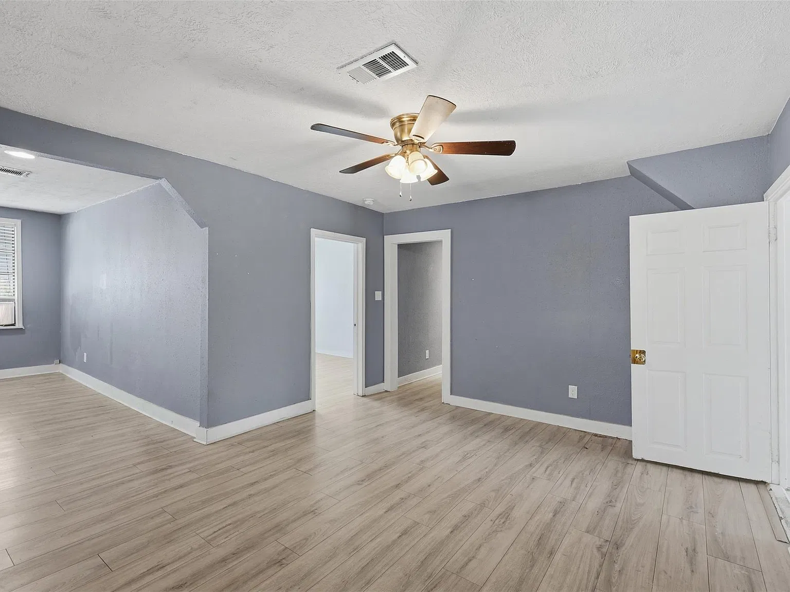 4 bed, 3.0 bath, 2142 sqft, $2,699 — Photo 4