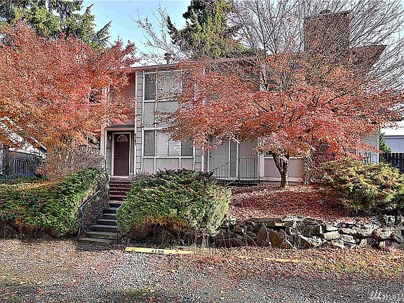 2nd image of 4105 4th Street Pl SW #3