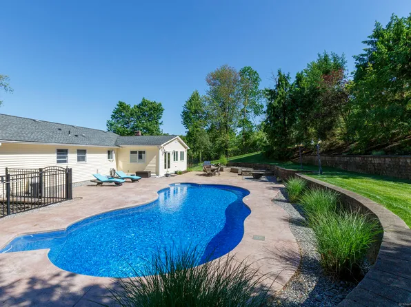 9 Fleetwood Drive, New Fairfield, CT 06812