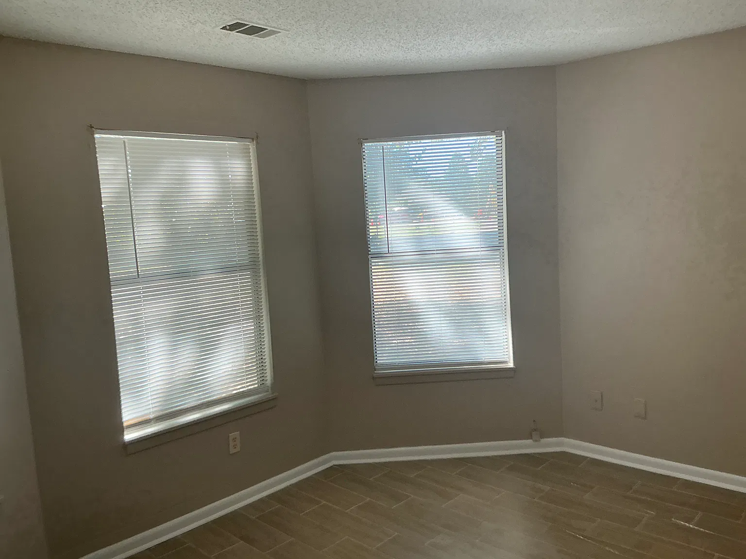 3 bed, 1300 sqft, $1,450 — Photo 3