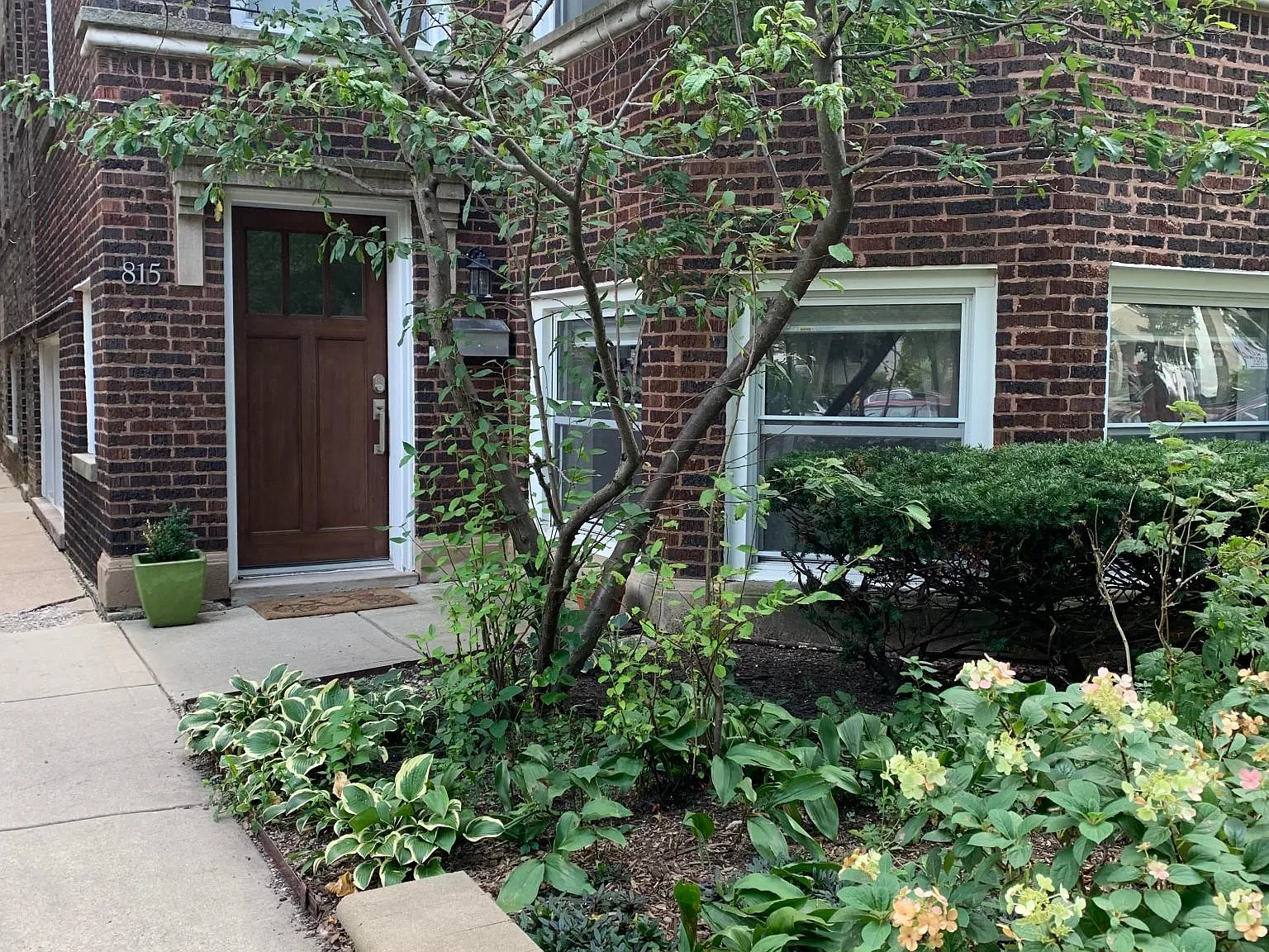 3 bed, 1300 sqft, $2,490 — Photo 2