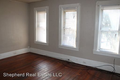 2nd image of 728 Manor St