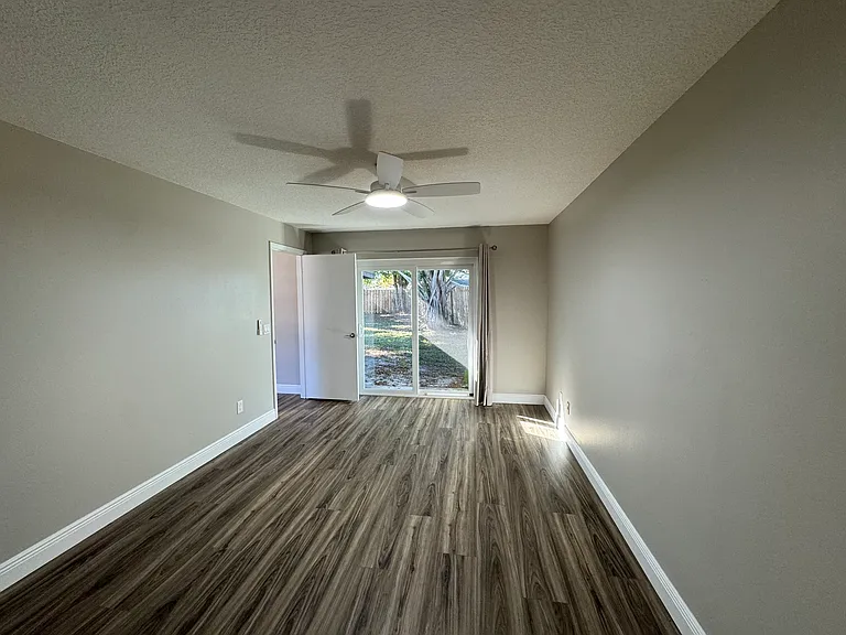 1583 Whitecap Way — Photo 6