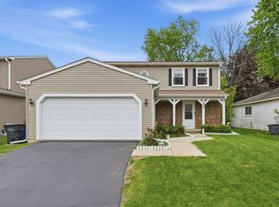 221 E Lakeside Dr, Vernon Hills, IL 60061