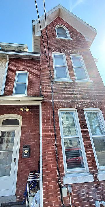 2nd image of 270-272 Chestnut St