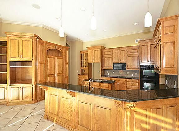 5th image of 8108 Forest Park Dr