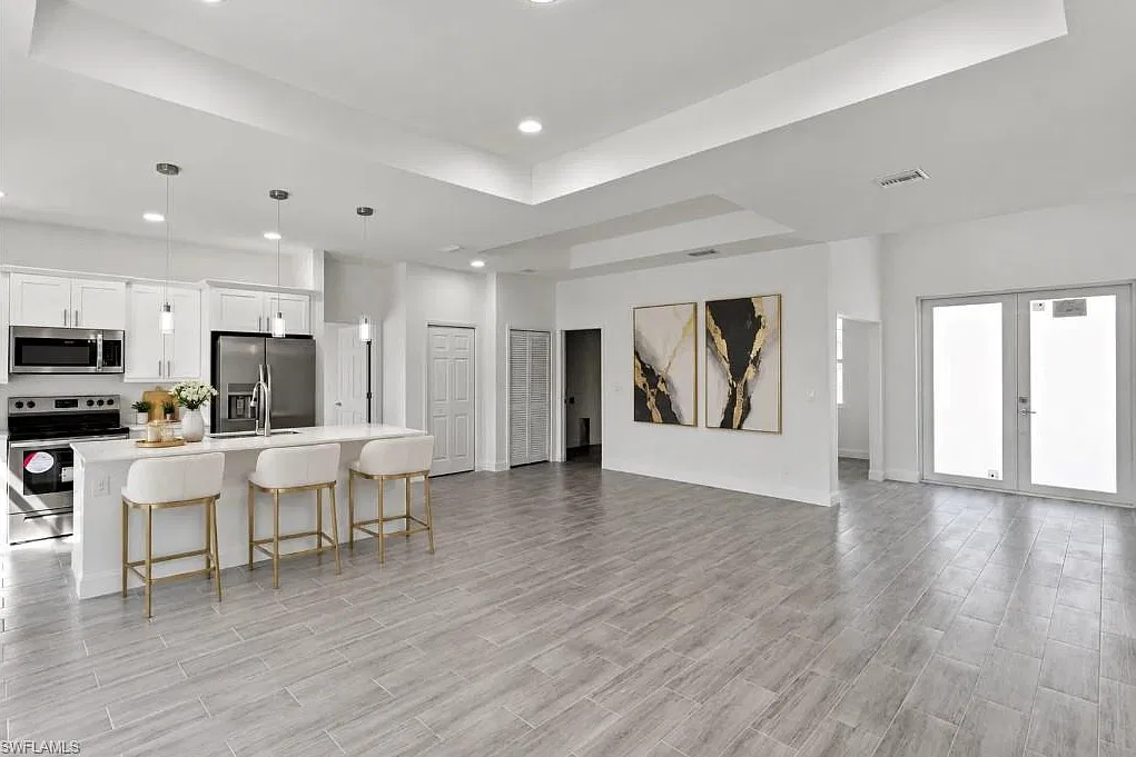 3 bed, 2.0 bath, 1633 sqft, $2,100 — Photo 4