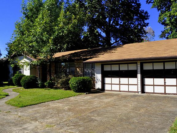 2nd image of 913 S Lillian Ave