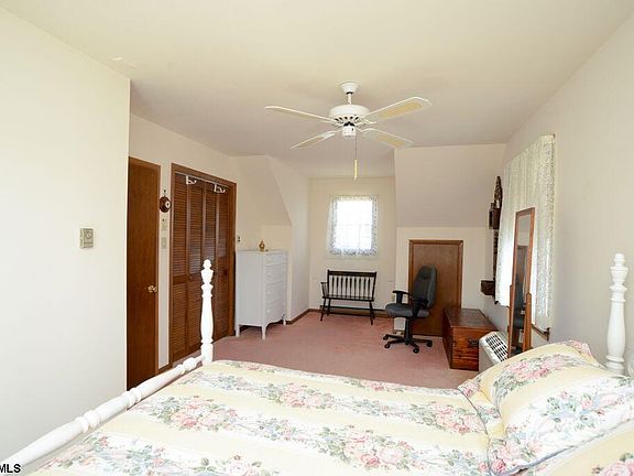 3rd image of 30 Summer Ct