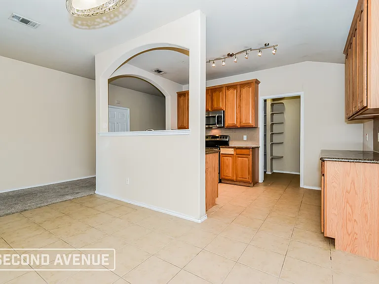 436 Grant Ln — Photo 6