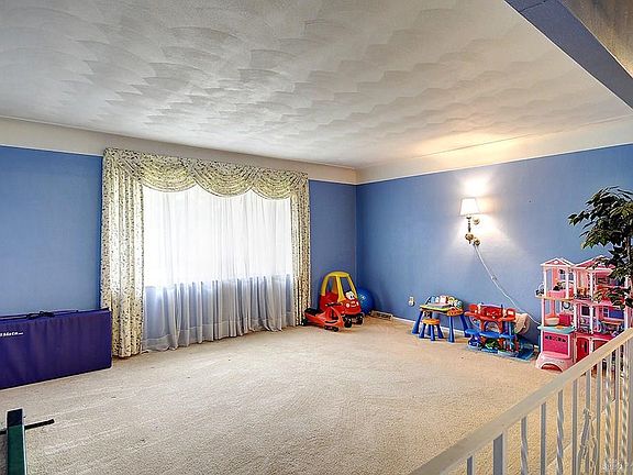 4th image of 2314 S Old Oaks Dr