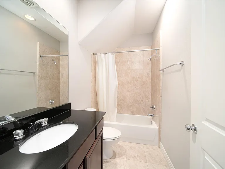 3848 Center St — Photo 8