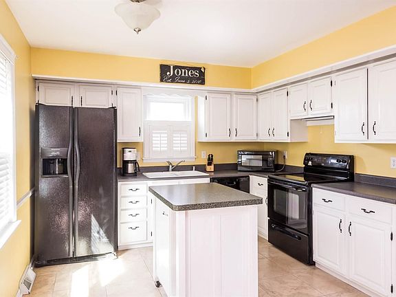 4th image of 1128 Bay Meadows Dr