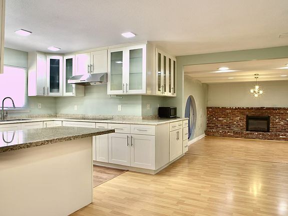 5th image of 20231 Merrick Dr