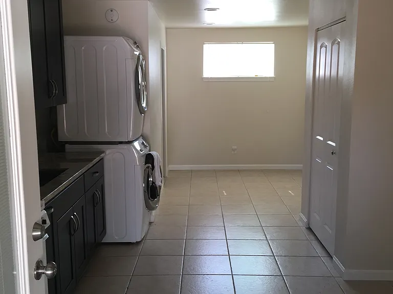 204 Gilbert Dr — Photo 5