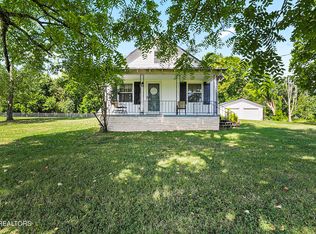 4035 Strong Rd, Mascot, TN 37806