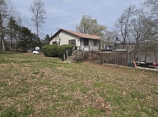 365 Peninsula Dr, Eddyville, KY 42038