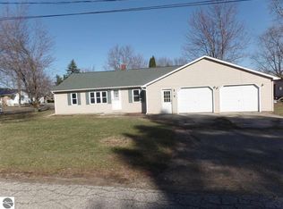 436 N 4th St, Shepherd, MI 48883