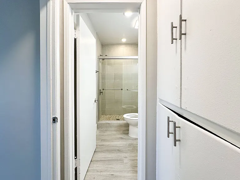 Westmount Towers — Photo 10