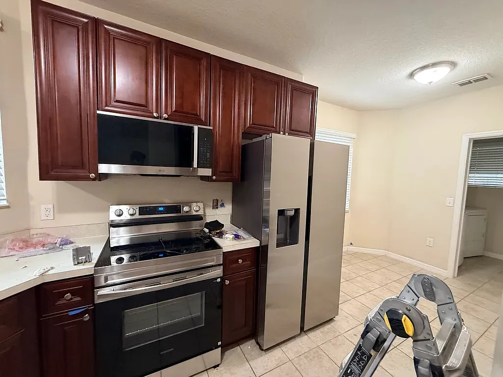 3 bed, 2.5 bath, 1677 sqft, $2,100 — Photo 2