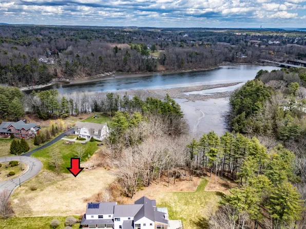 11 Maple Street, Falmouth, ME 04105