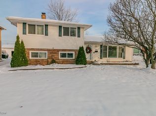 1287 Bonnie Ln, Mayfield Heights, OH 44124